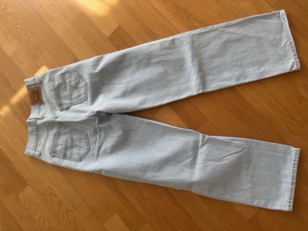 Levi’s w24/L29 straight, high waist 
