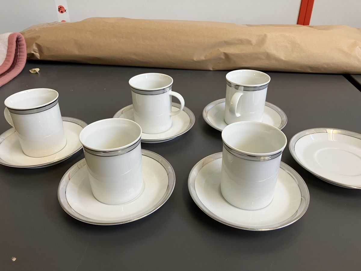 Rosenthal Tazze: 5 Rosenthal Tassen mit Unterteller – Usato da Aarburg venduto da Wendepunkt_Fundgrube 1
