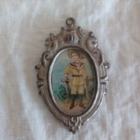 kleines, antikes Puppenstuben Bild