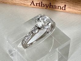 Zirkonia Solitär Ring 925 elegante- Klassiker mit Besatz G54