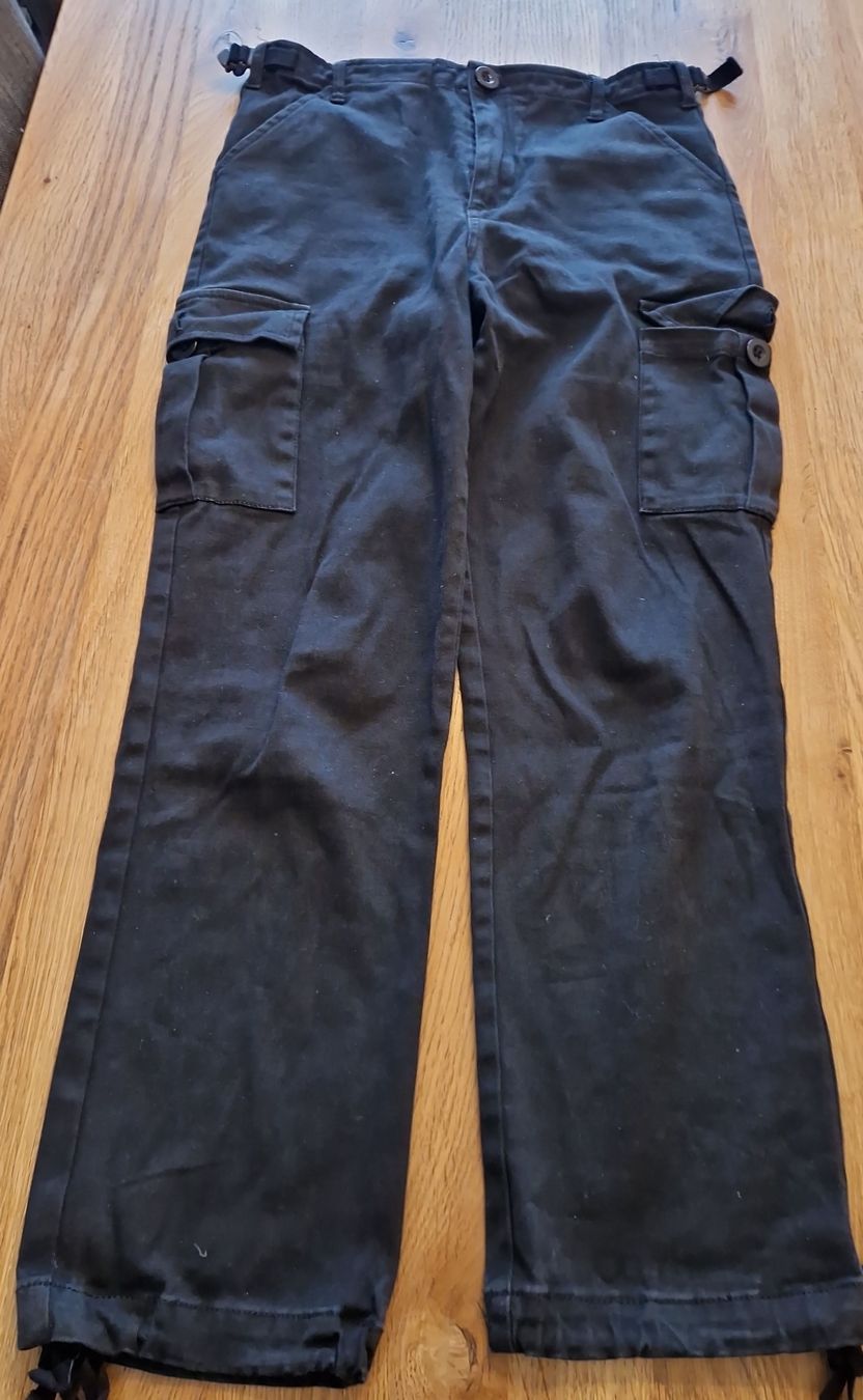 Hosen: Schwarze Cargohose Grösse 34 – Gebraucht aus Gwatt (Thun) von Letzte-Chance-III