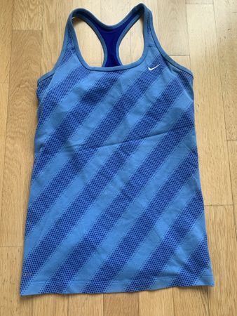 Nike-Sporttop mit integriertem BH, Grösse S