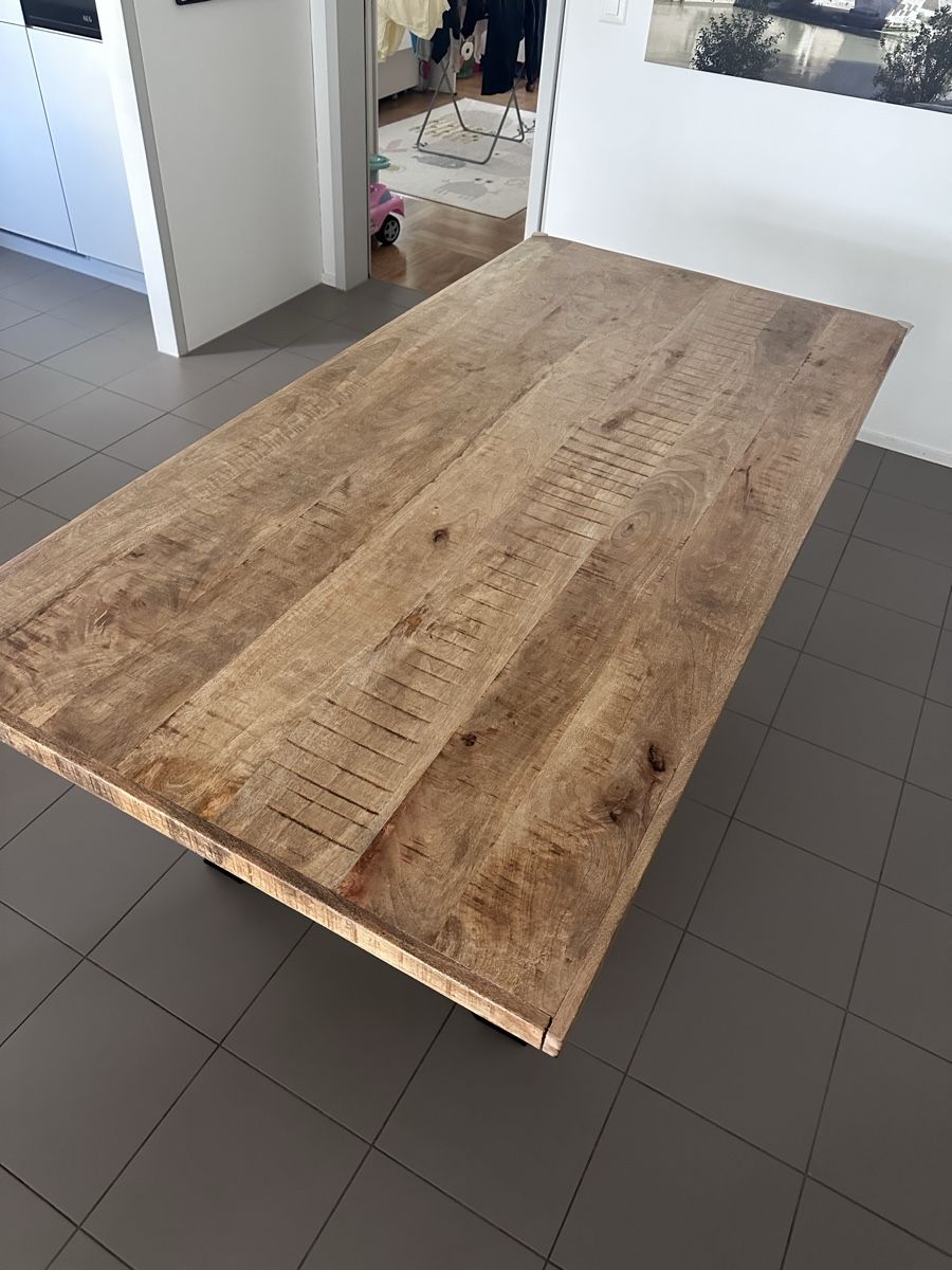 Tables: Beautiful solid mango wood dining table by Livique – D'occasion à Zürich par cam_5ln8 4
