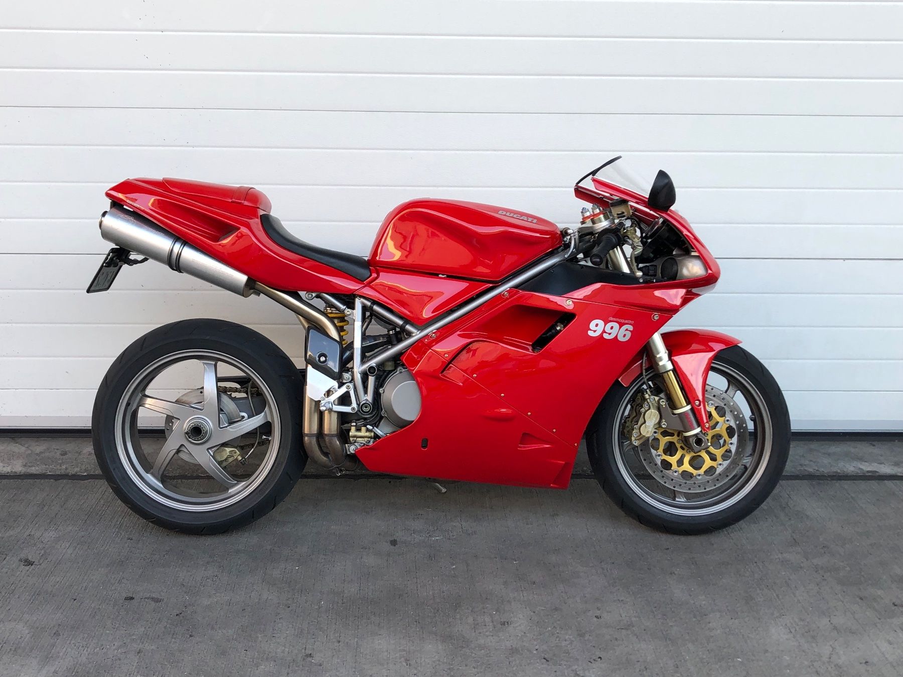 Ducati Strada: Ducati 996 Biposto – Usato da Basel venduto da sisbro 2