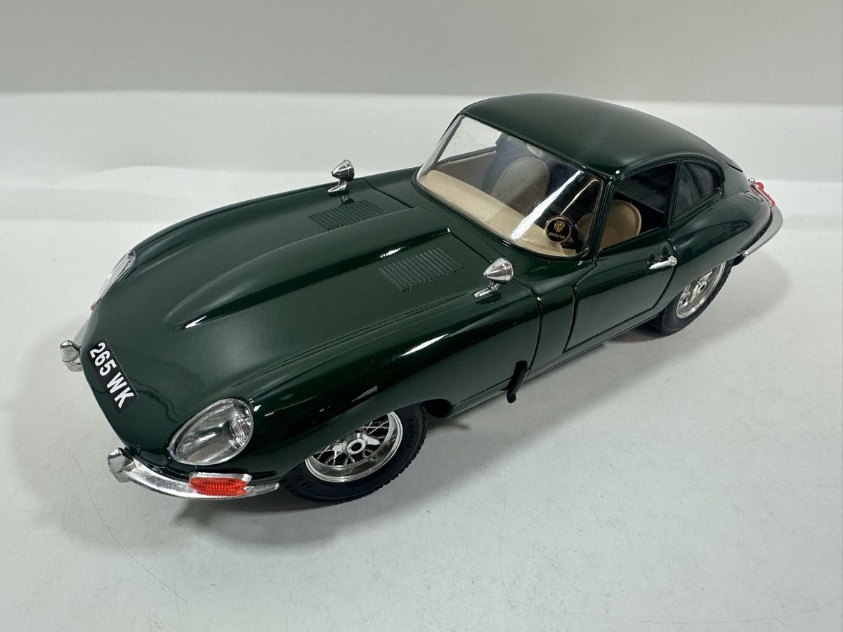 Bburago Modellini d'auto: 1961 Jaguar E Type 1:18, dunkelgrün, BBURAGO – Usato da Zofingen venduto da rf9_x2xt 1