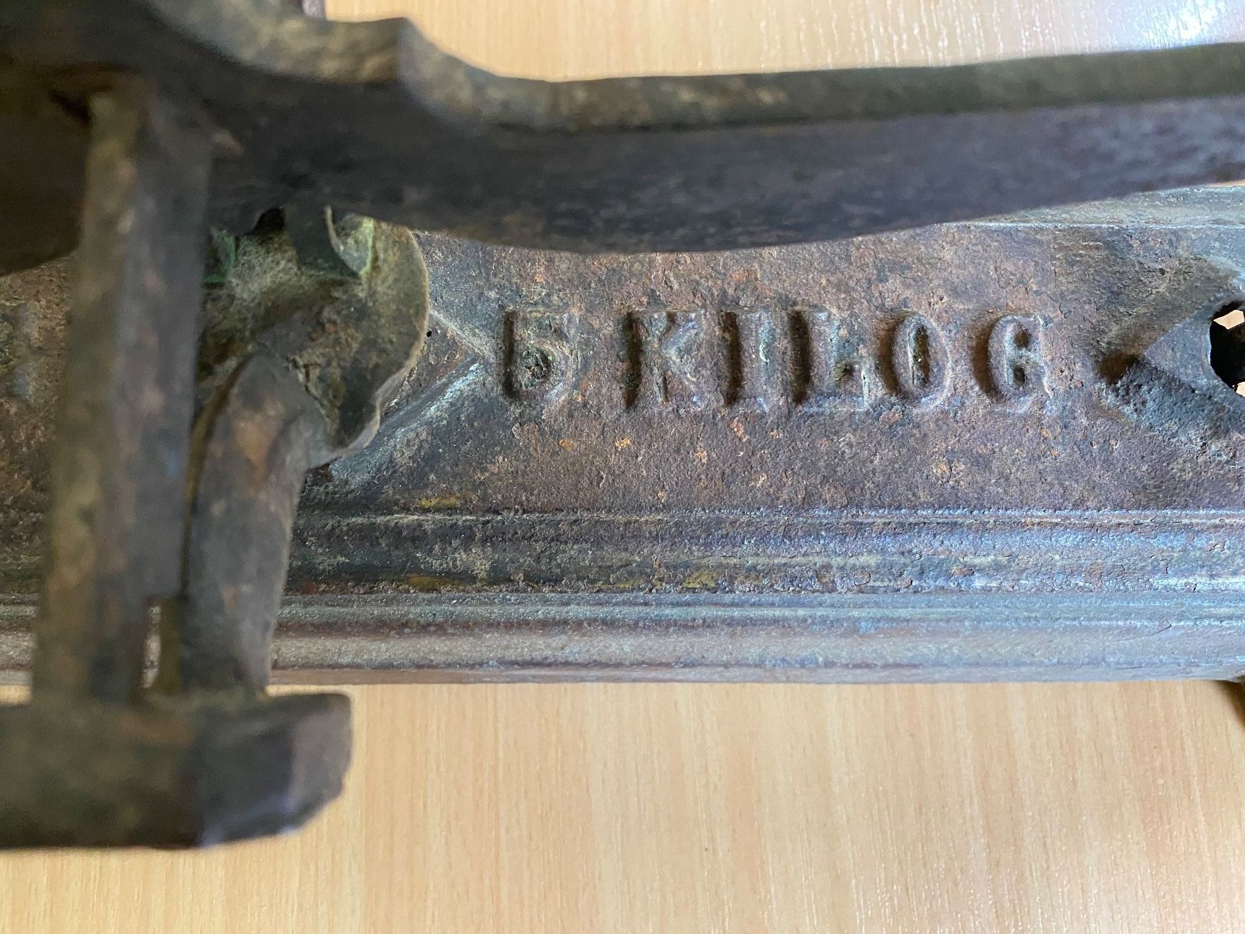 Balances et poids: Antike Waage mit verschieden Gewichtssteinen FORGE 5KILO – D'occasion à Stein AR par claire009 1