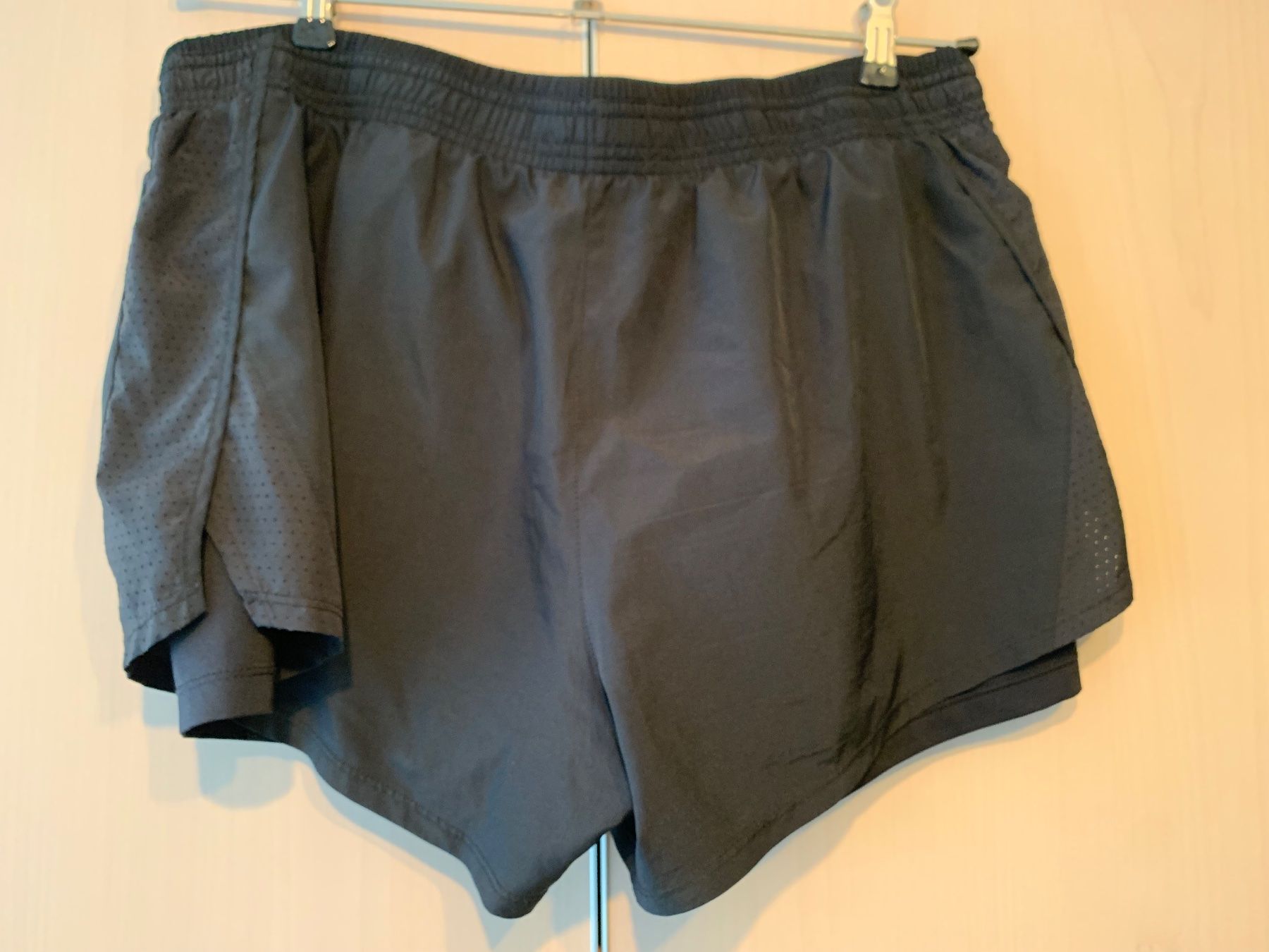 Nike Pantaloni: Nike Running Shorts Damen - Gr. XL – Usato da Rosshäusern venduto da MiJoDoOl 3