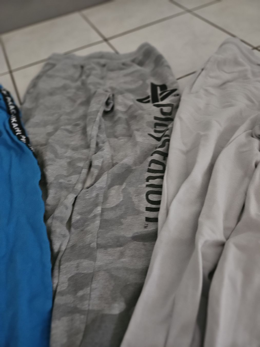 Kleiderpakete & -sets: 4 Jogginghosen – Gebraucht aus Pfaffnau von sim_6rqw 4