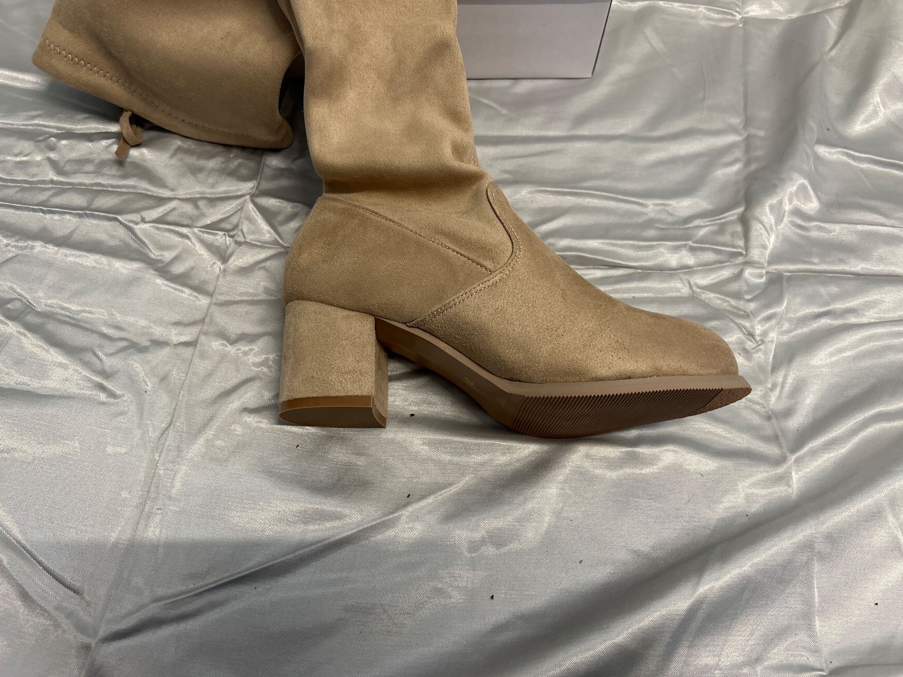 Scarpe da donna: Stiefel Overknee beige Gr 39 Neu Gratis Versand – Nuovo e nell'imballaggio originale da Regensdorf venduto da Spyke55 2