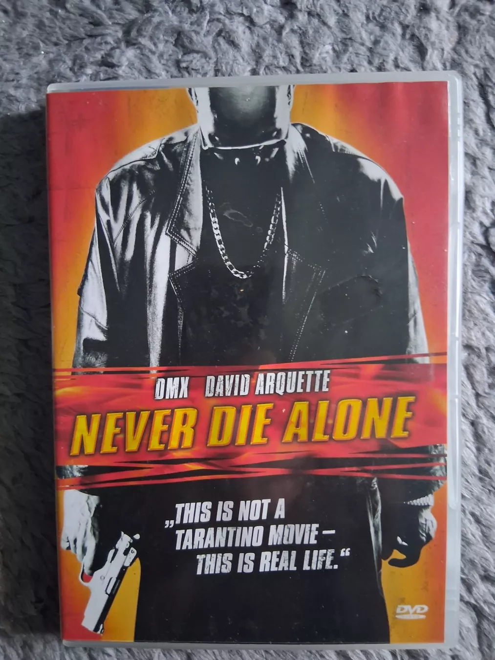 Tutti i DVDs: NEVER DIE ALONE      DVD – Usato da Wetzikon ZH venduto da Ramones01