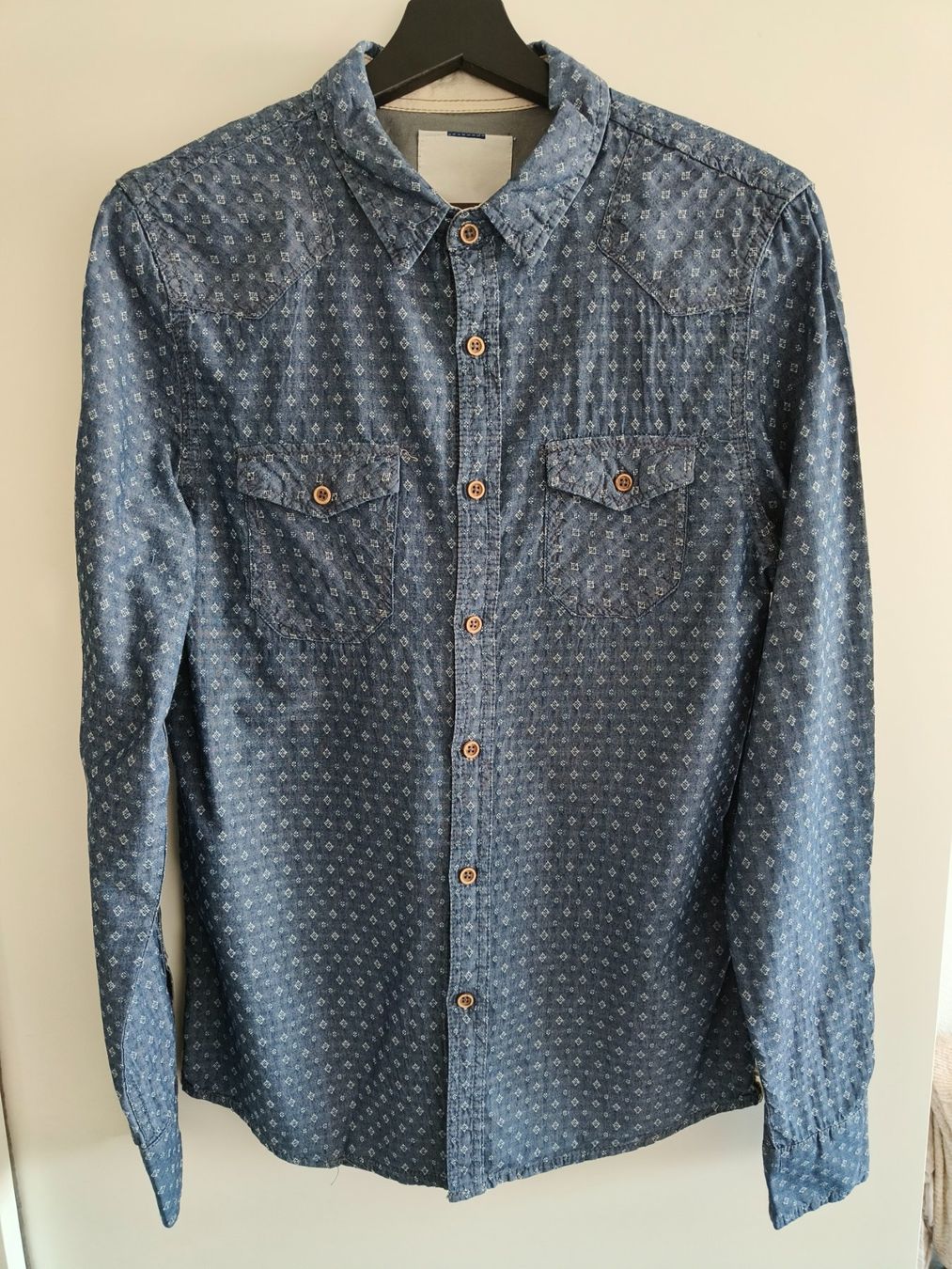 Bershka Camicie: Blaues Hemd mit hübsch gewobenem Muster, grösse M – Usato da Zürich venduto da anderey