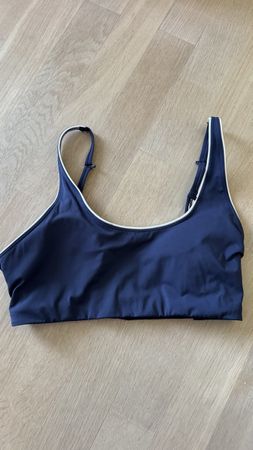 Dunkelblaues Sport-Bikini-Top mit weissem Rand, Grösse M