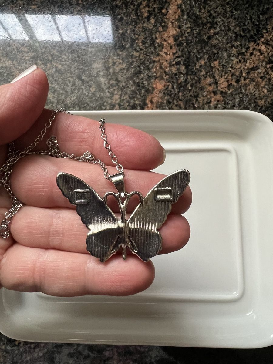 Catenine: Kette mit Schmetterling! Modeschmuck! – Nuovo e nell'imballaggio originale da Kallnach venduto da sta_sy57 2