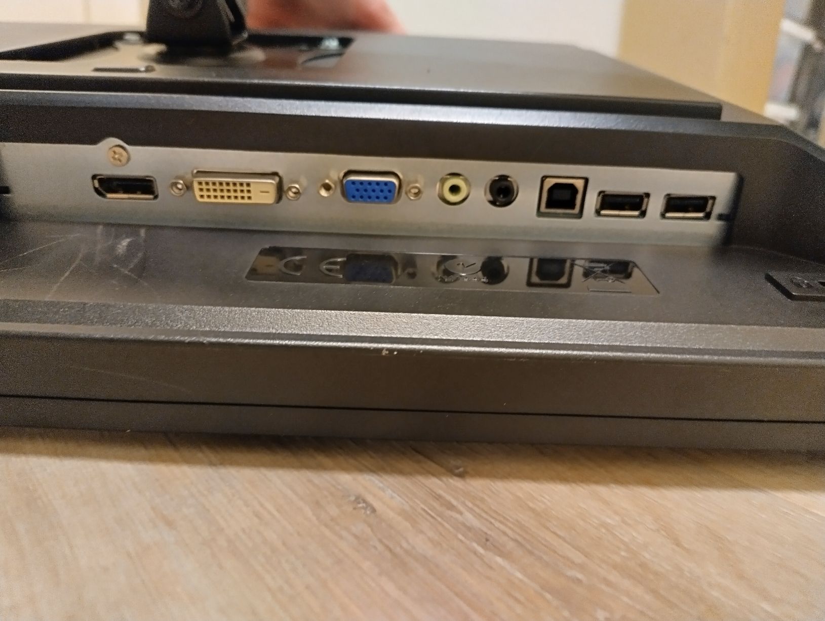 BenQ Monitor: 24" Monitor mit Tischarm – Usato da Dättwil AG venduto da Kleinaberfein 2