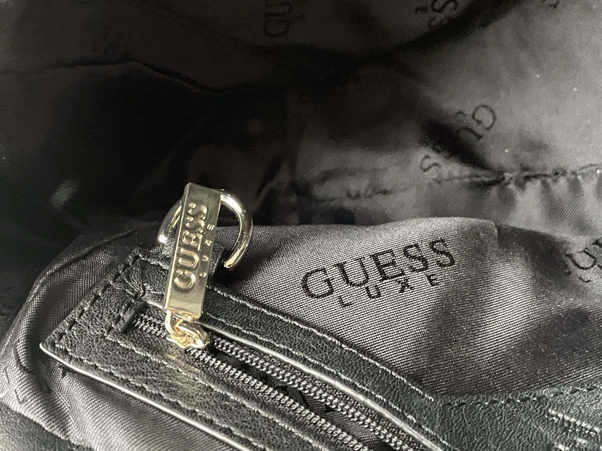 Borse da donna: Guess medium size two color bag – Usato da Lausanne venduto da Jarosz 3