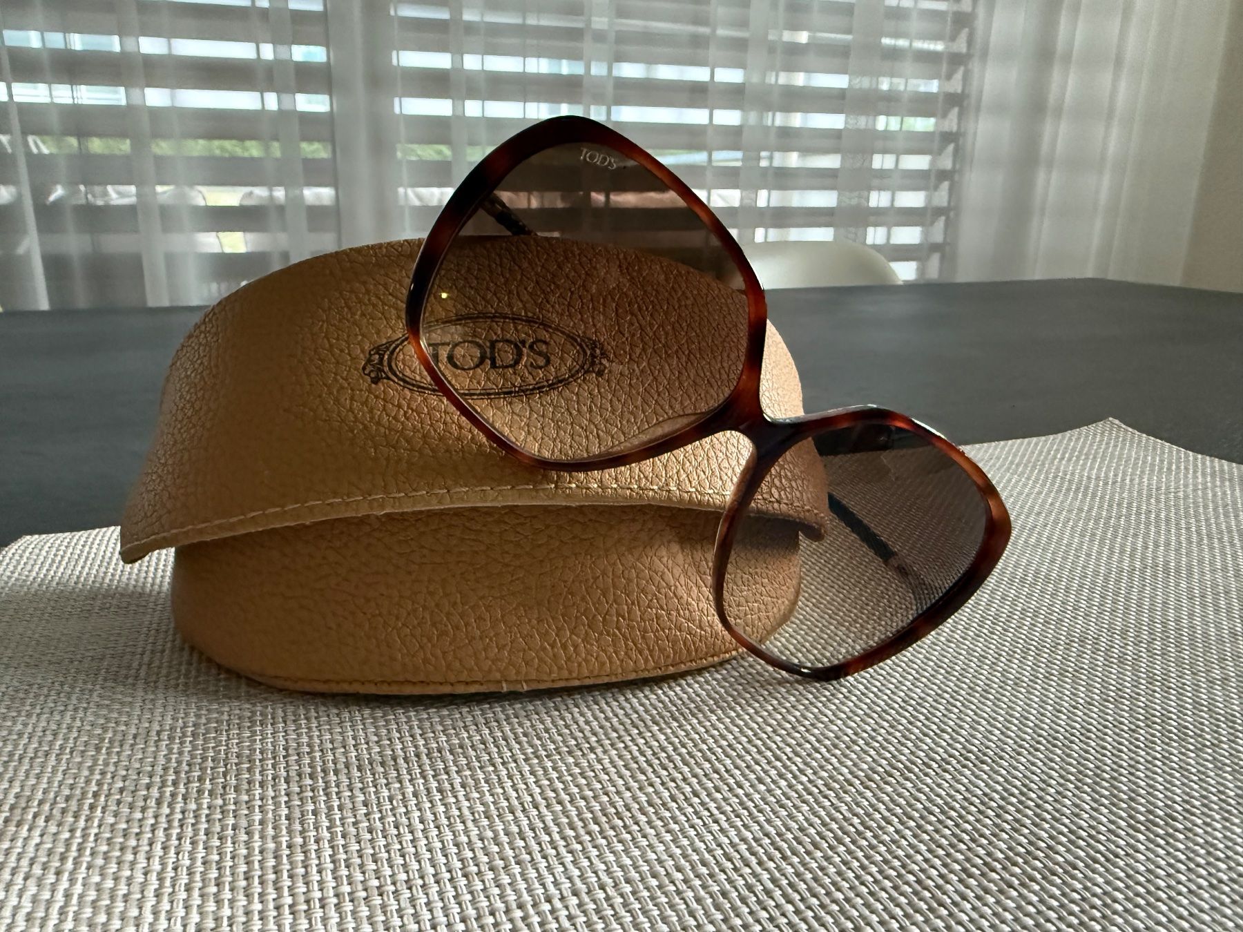 Tod'S Occhiali & Lenti: Tod’s Sonnenbrille mit Leder – Nuovo e nell'imballaggio originale da Kilchberg ZH venduto da SVDV