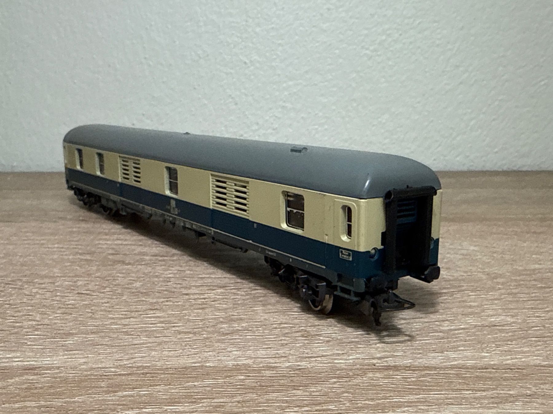 Lima Modellini di ferrovie: Lima Gepäckwagen DB (228) – Usato da St-Aubin-Sauges venduto da Lo_Go 3