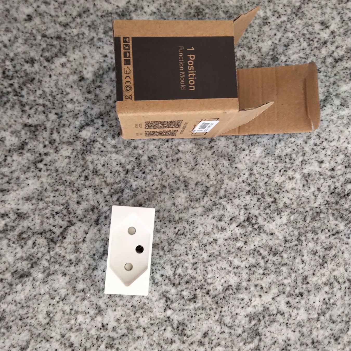 MK Spine: Steckdose 220 v. 22.5x45 – Nuovo e nell'imballaggio originale da cudrefin venduto da darryl--b 1