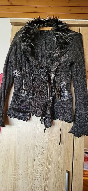 Jacken: Jäckli,  mit vielen Dtails, gr S/M – Gebraucht aus Laupen BE von Ursulam3635