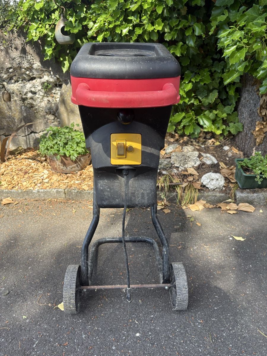 Häcksler: Gartenhäcksler elektrisch gebraucht – Gebraucht aus Unterseen von Gleisbauer 2