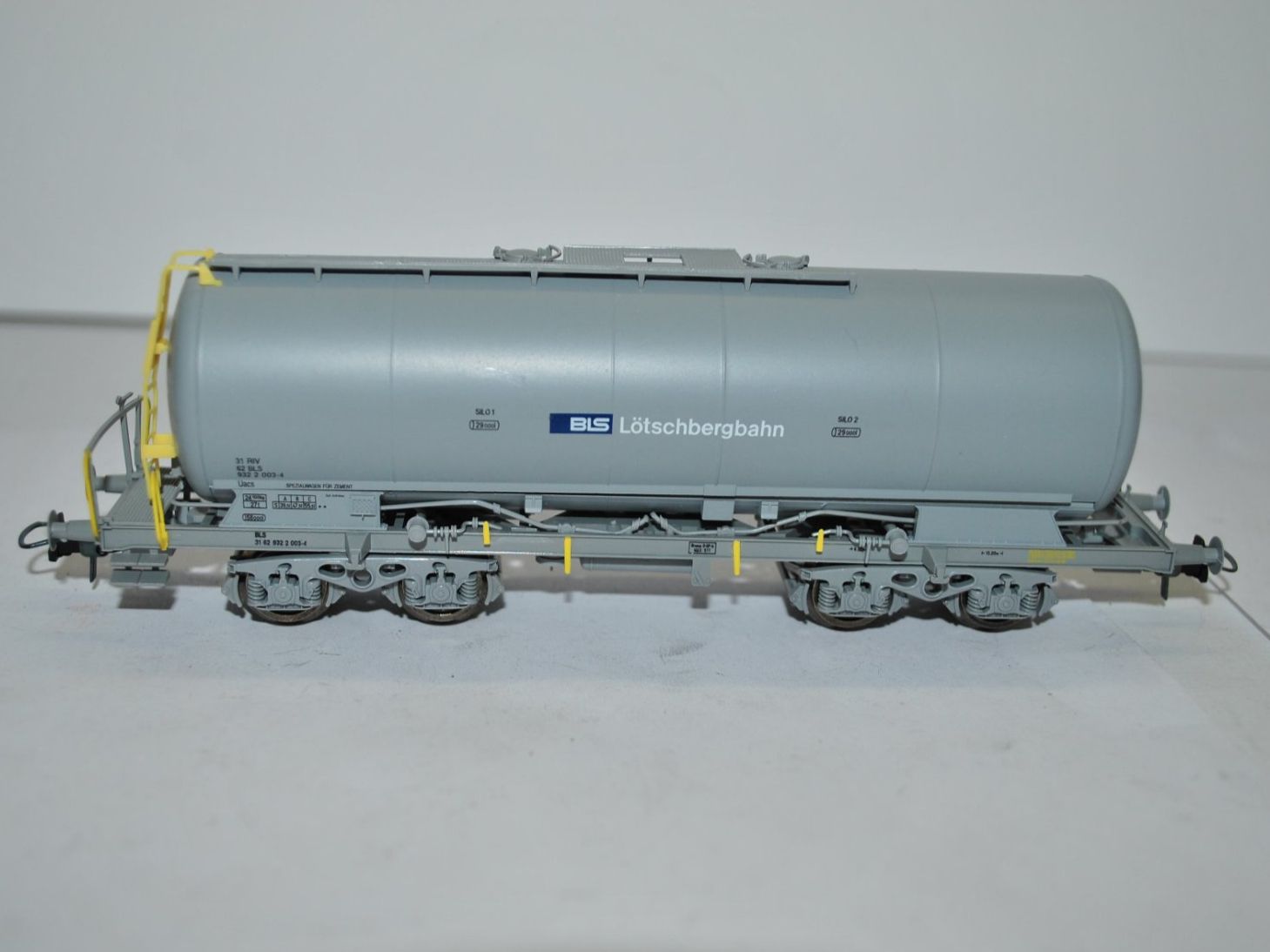 Roco Modelleisenbahnen: Roco Staubsilowagen BLS (MBA375) – Gebraucht aus Aarwangen von Bahnsupport