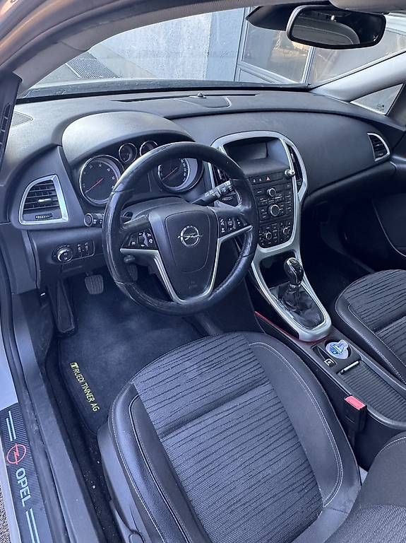 Automobili: Opel Astra J Facelift  – Usato da Interlaken venduto da vla_s2q6 4