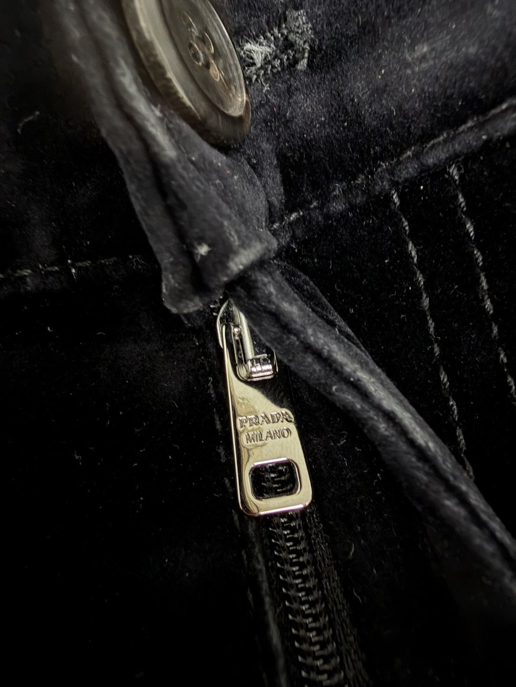 Prada Hosen: Prada Five Pockets Triangle Velvet Pants – Gebraucht aus Biel/Bienne von sami0788480082 6