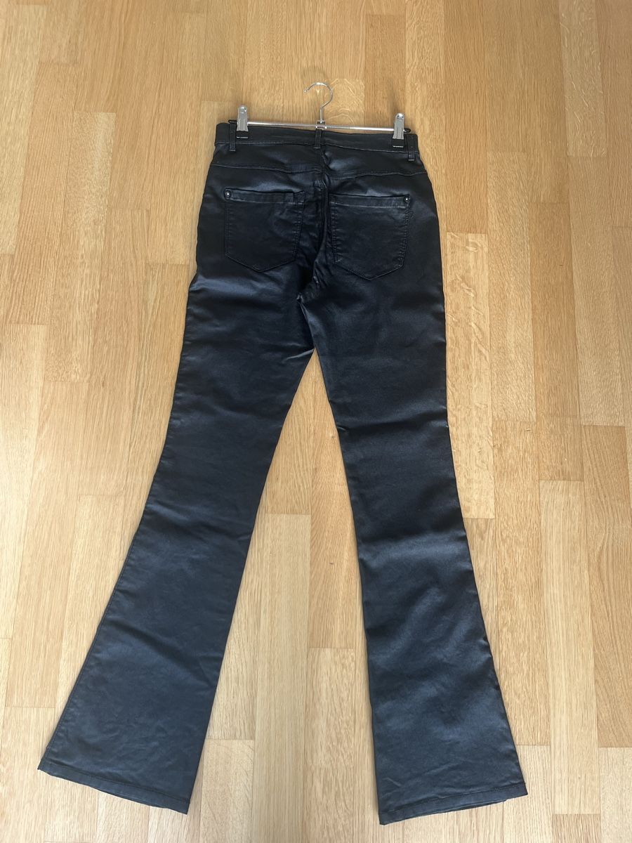 Pantaloni: Pantalon cuir – Usato da Neuchâtel venduto da Ariane_vn00 1