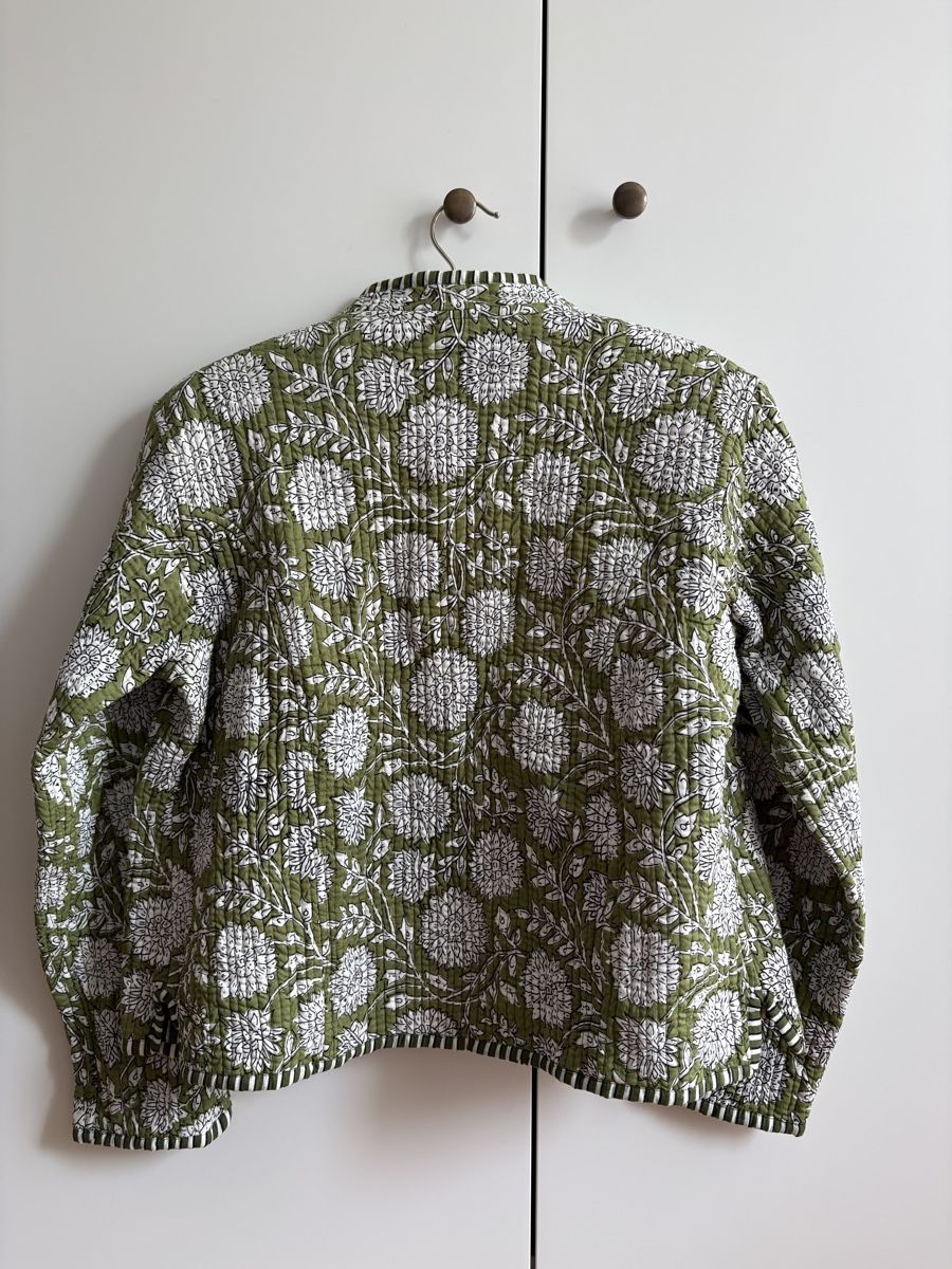 Giacche: Grüne Steppjacke in Blumenmuster, Grösse S – Usato da Zürich venduto da Sera.13 3