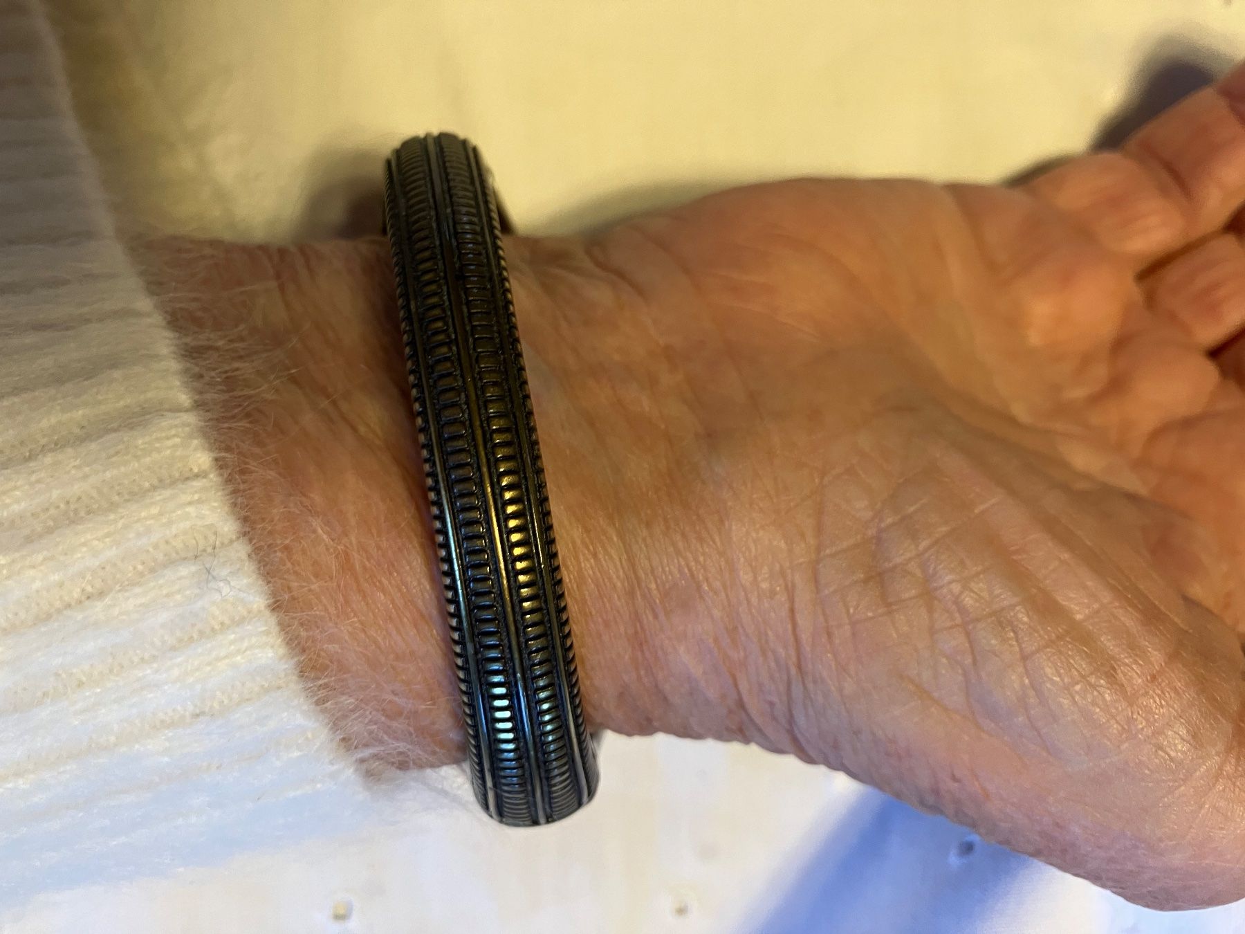 Armbänder & -reifen: Armspange mit Strass und  Kunststoff – Gebraucht aus Bassersdorf von groovygremlin 2