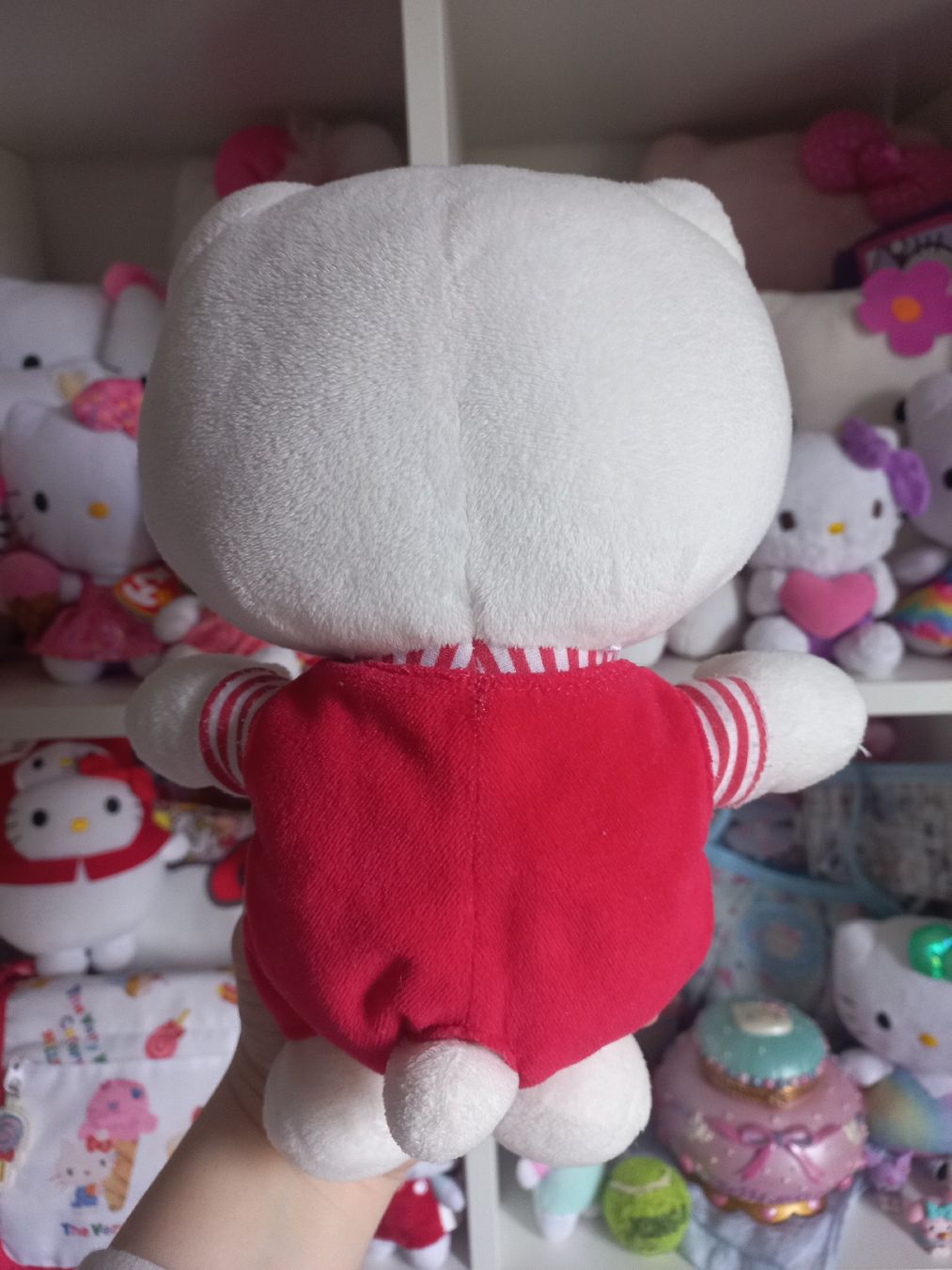 Hello Kitty Jouets: Hello Kitty Plüschtier - Sanrio – D'occasion à Wangen b. Olten par SecondStory4u 1