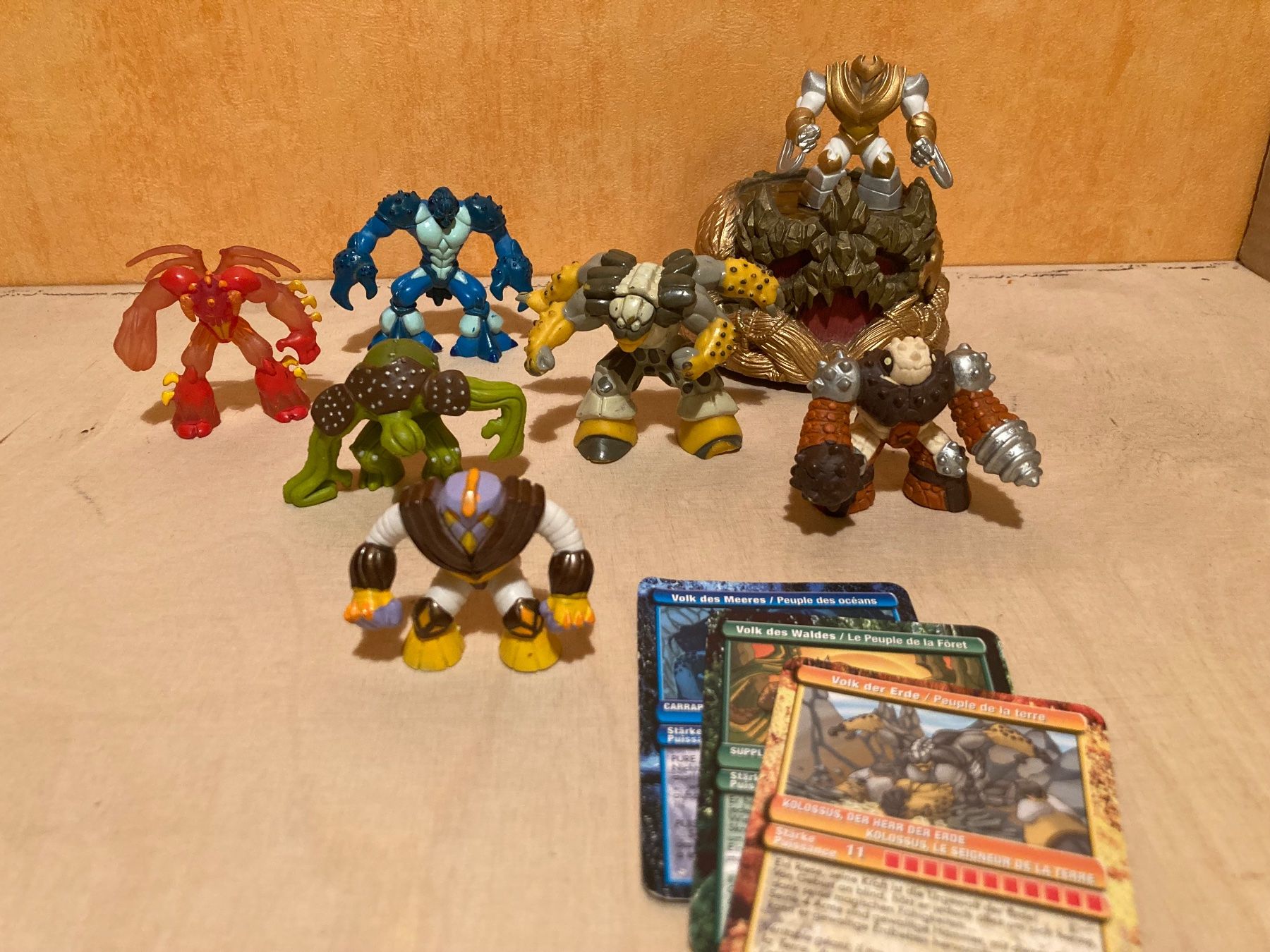 Figuren: Lot de 7 figurines "Gormiti" et 1 support. – Gebraucht aus Belmont-sur-Yverdon von Manu1112