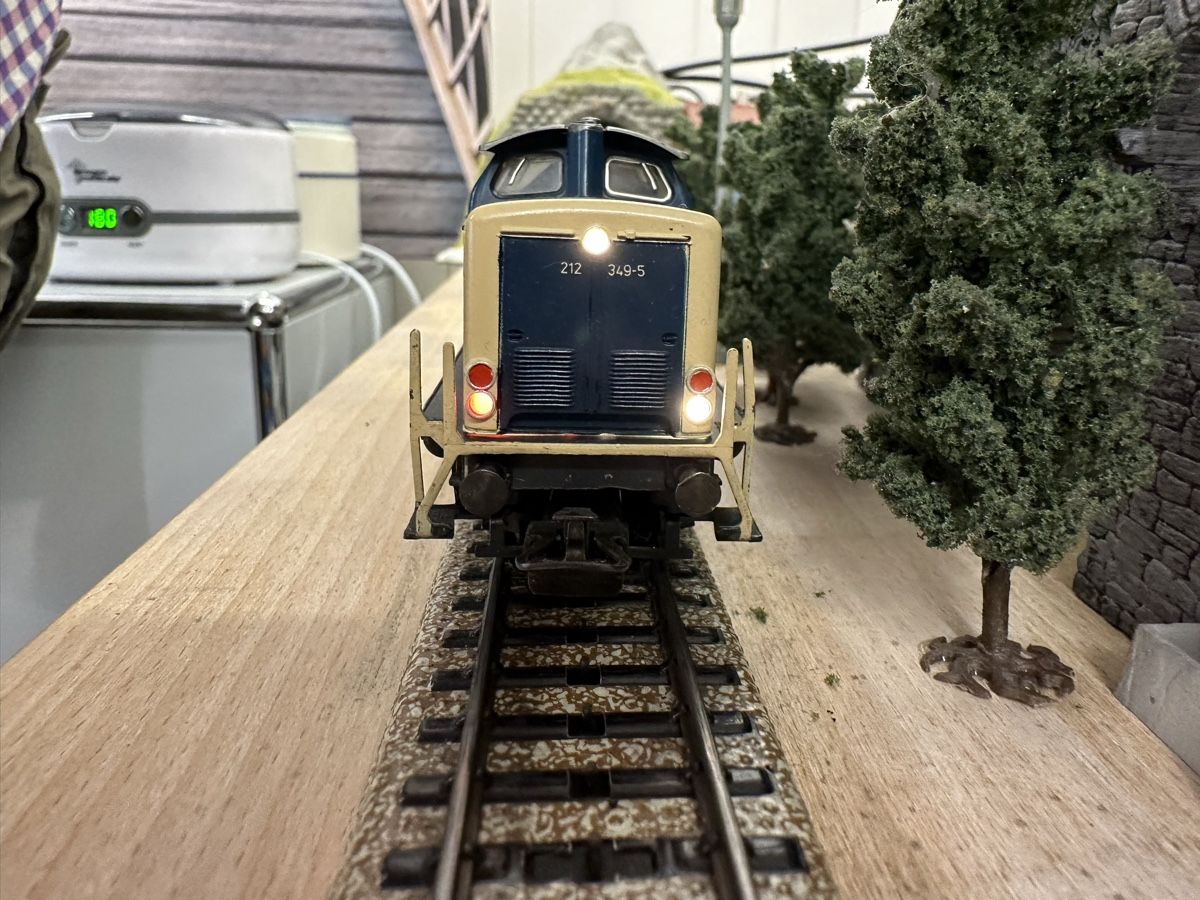 Märklin Modelleisenbahnen: Märklin 3147 DB BR 212 – Gebraucht aus Lupsingen von New-Haven 2