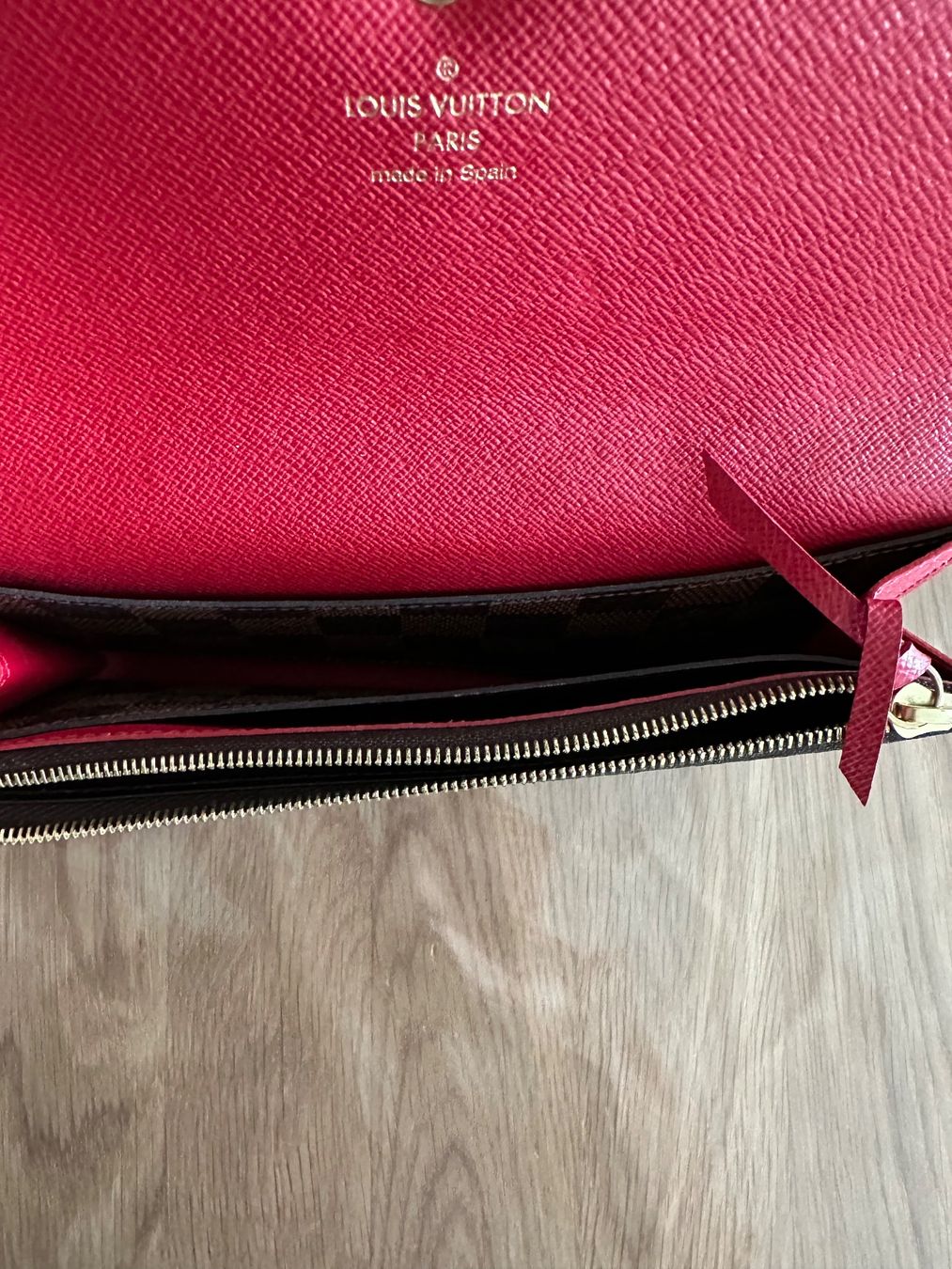 Louis Vuitton Portamonete: Louis Vuitton portefeuille Émilie rouge – Nuovo (secondo la descrizione) da Courgevaux venduto da missceline5 6
