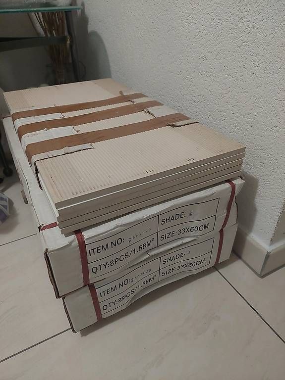 Piatti di portata: 21 Stk Fliessen Wandplatten – Nuovo e nell'imballaggio originale da Rupperswil venduto da Pippo4
