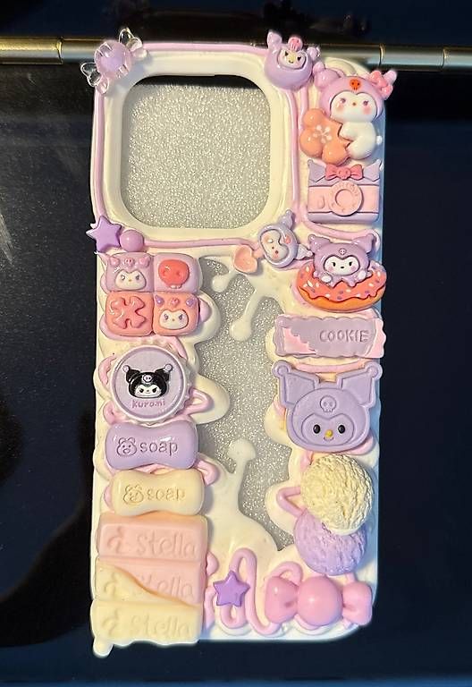 Coques & Protection écran: Coque d'iPhone 16 pro fait main  – D'occasion à Pully par ake_g7yc