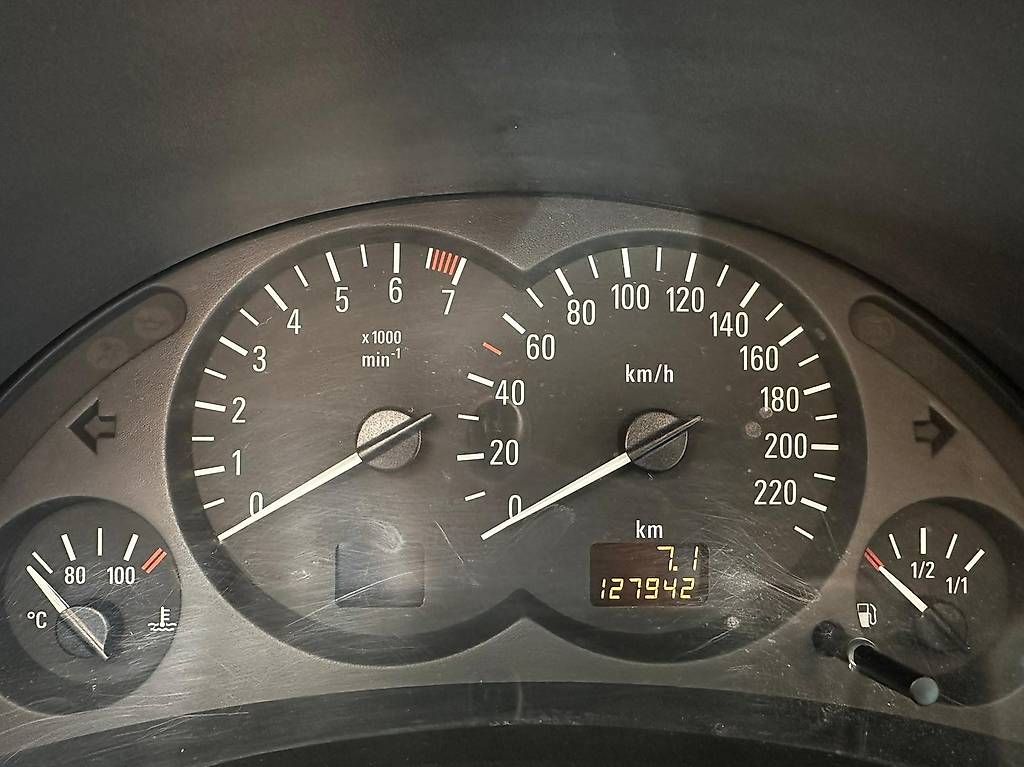 Automobili: Opel Corsa  1.4 Automatica  – Usato da Cadenazzo venduto da LuismacchineSagl 4