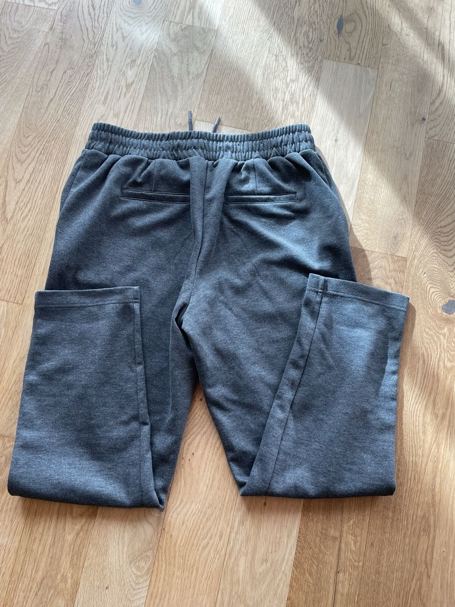 Pantaloni: Graue Joggpant, Grösse 40/42 – Usato da Oberwil BL venduto da another-day-of-sun 4