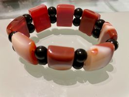 Armband (Armspange) aus Steinen