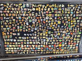 Ansteck-Pins Sammlung viele verschiedene Motive guter Zus...