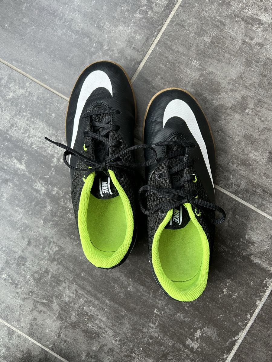 Nike Herrenschuhe: Nike Hallenschuhe - Grösse 38 – Gebraucht aus Arnegg von xlillix 1