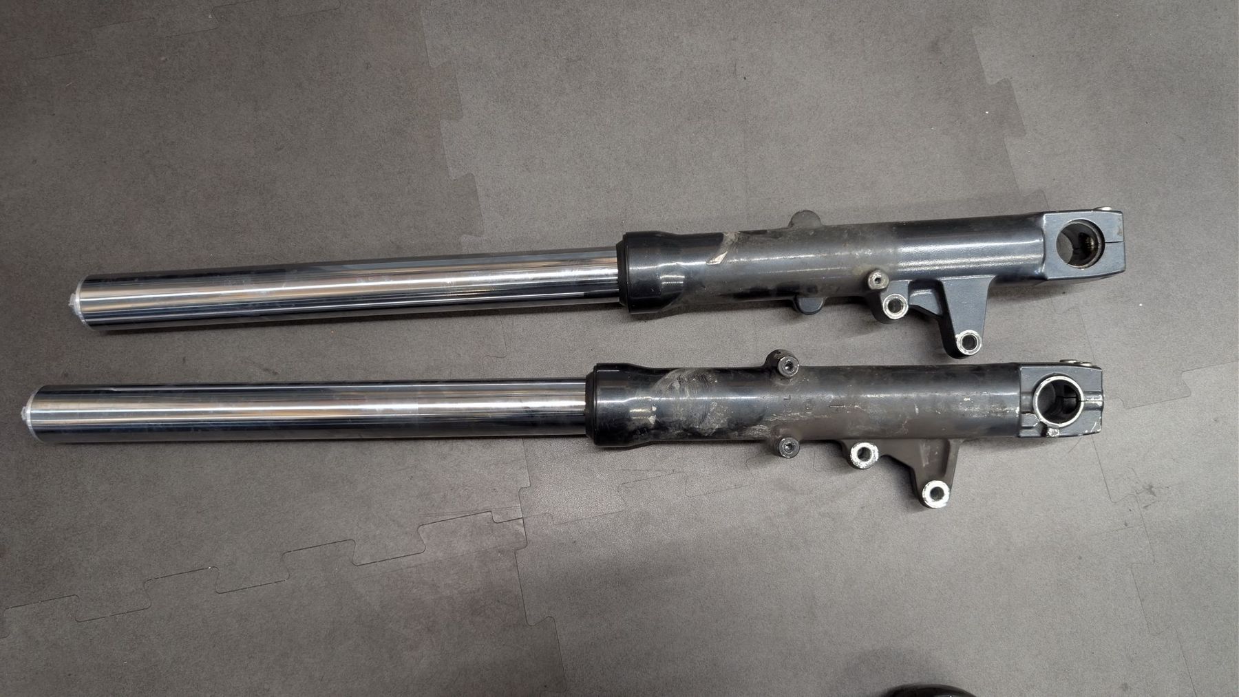 Kawasaki Tutti i ricambio per moto: Vorderradgabel Kawasaki ZZR 1100 – Usato da Gelterkinden venduto da nicf98