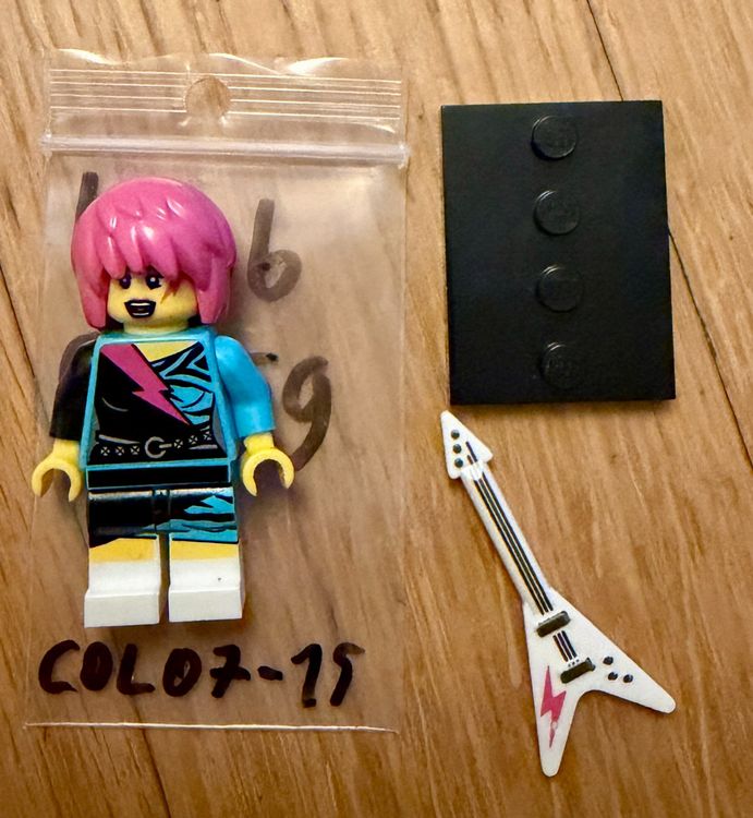 Lego Minifigure Series 7 - Rocker Girl (Neu (gemäss Beschreibung)) in ...
