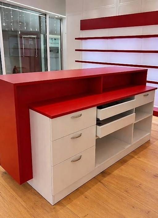 Allestimento di negozi e stand fieristici: Meuble caisse réception institut  design rouge blanc – Usato da Lausanne venduto da ine_bzg8 1