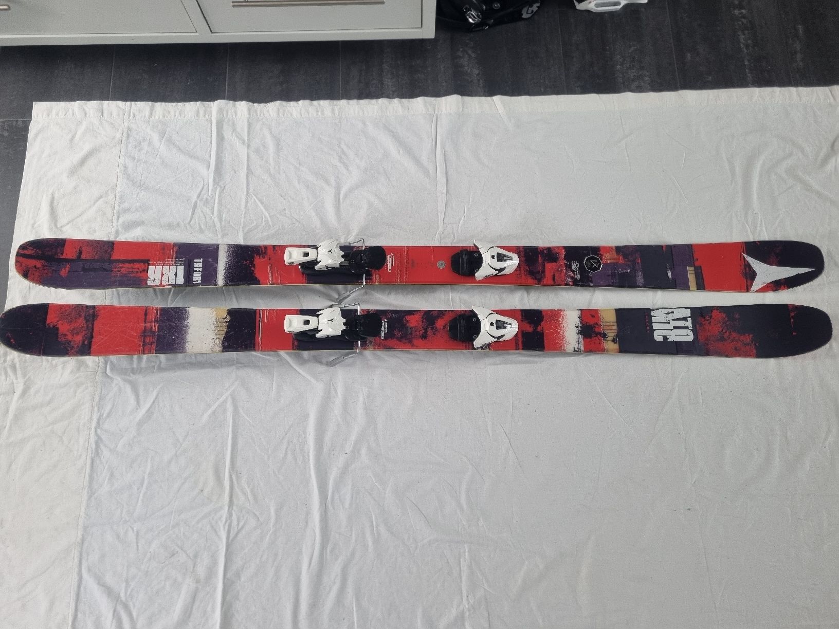 Atomic Sci: Atomic Theory Powder & Freeride Ski, 186cm – Usato da Wünnewil venduto da Utan8 2