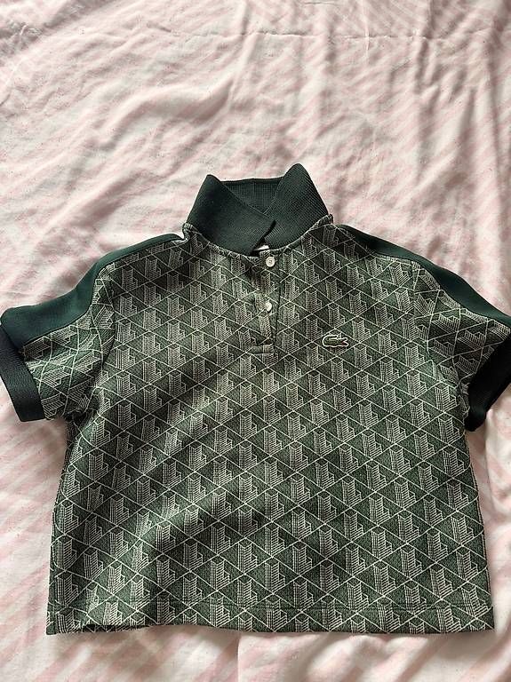 Polo-Shirts: Polo Lacoste  – Gebraucht aus La Tour-de-Peilz von Vide_dressing1814