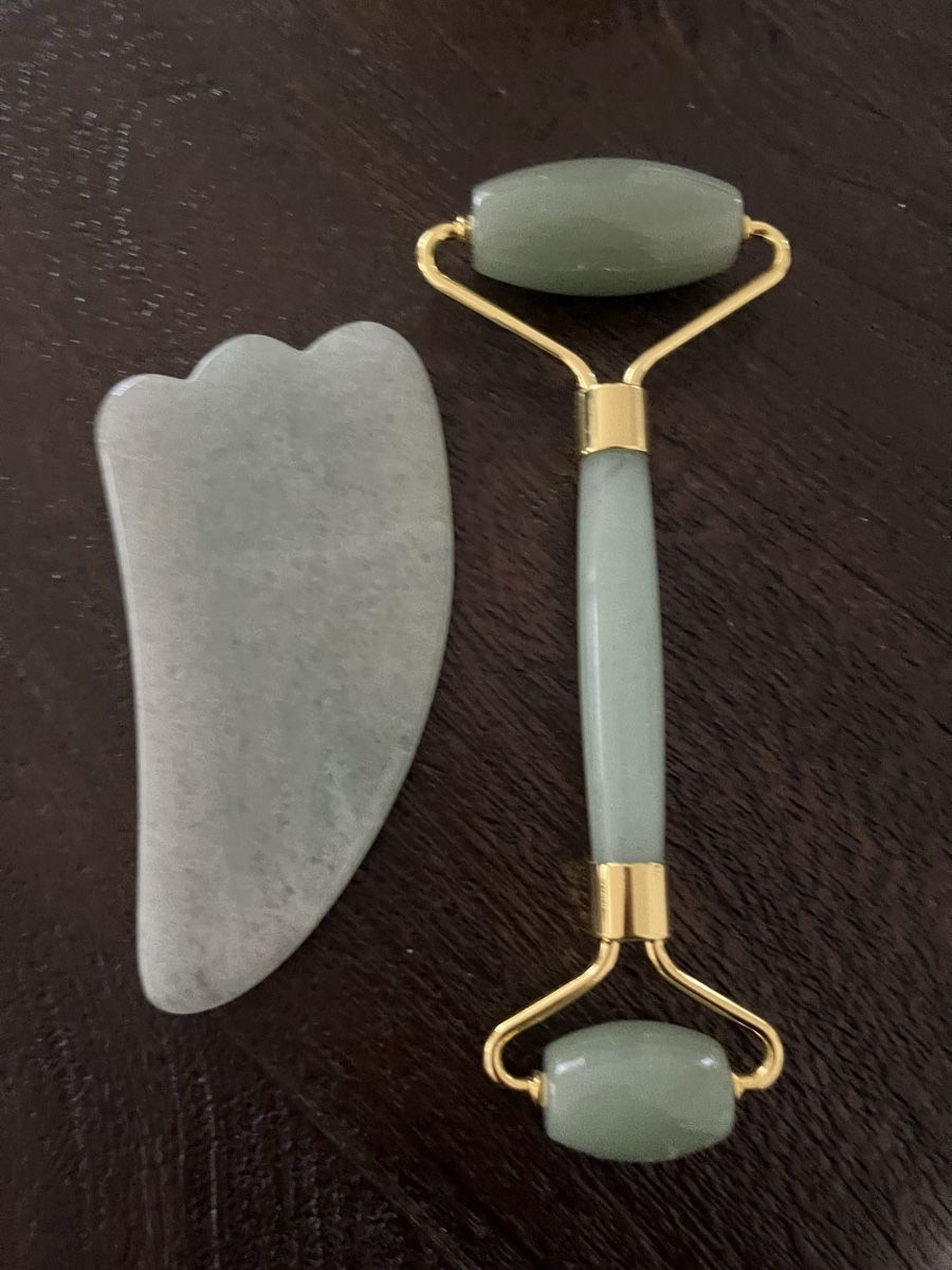 Gesichtspflege: Gesichtsroller mit Gua Sha Stein Set – Gebraucht aus Winterthur von smt_b7c7 3