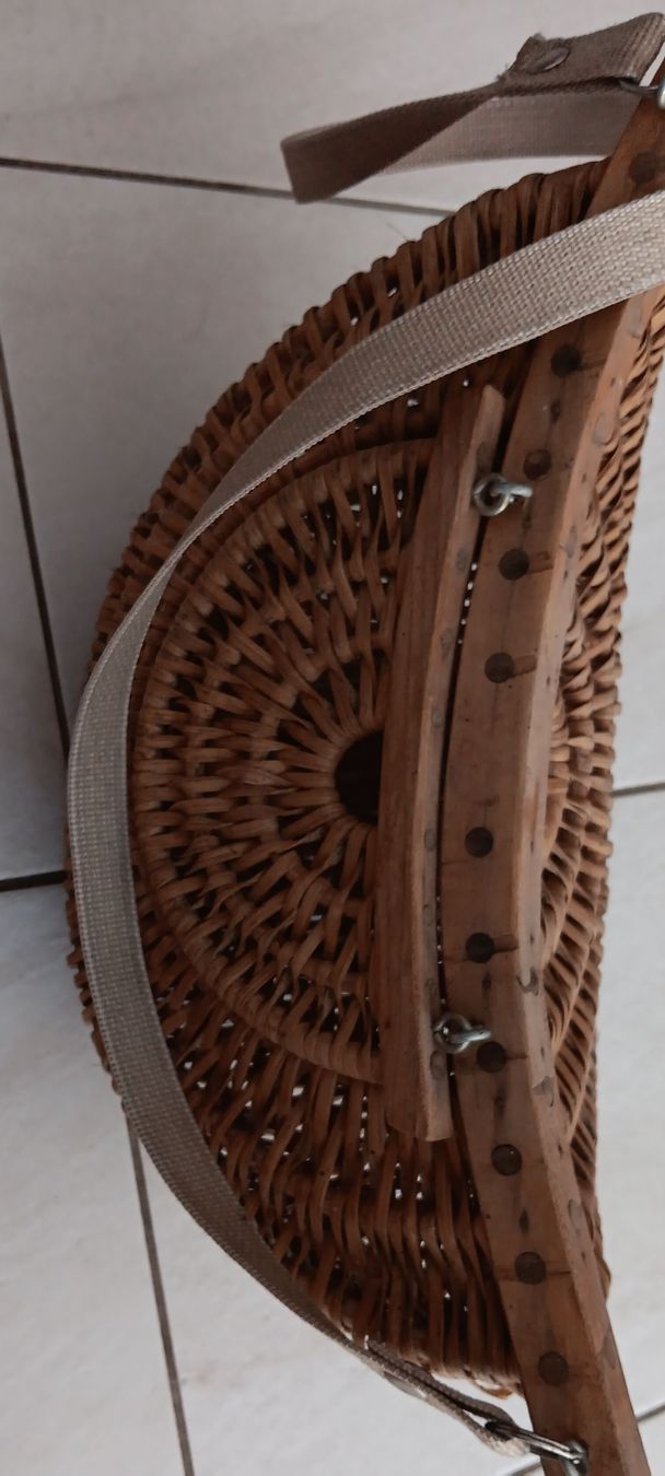 Autres articles pour la maison: Cesto in vimini con tracolla, artigianale – D'occasion à Carena par gra_yz7p