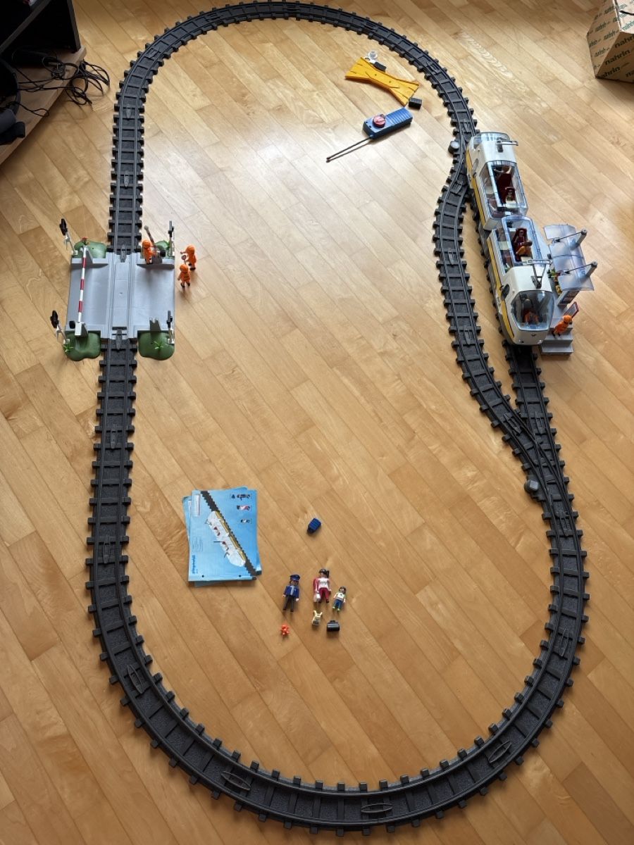 Playmobil Spielzeuge: Playmobilzug mit Licht 4011 – Gebraucht aus Unterentfelden von Lavach