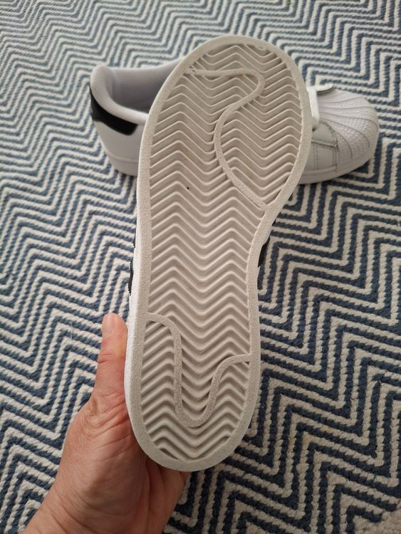 Adidas Scarpe per ragazzi: Adidas Superstar Schuhe, Gr. 35, Top Zustand, Kinder – Nuovo (secondo la descrizione) da Bellikon venduto da MellonCollieMitTwint 2